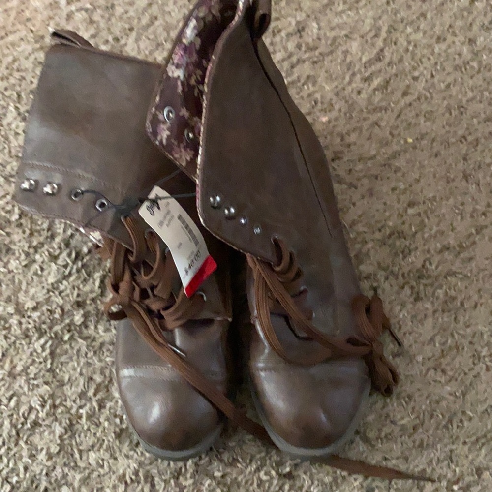 Women’s boot NWT size 9